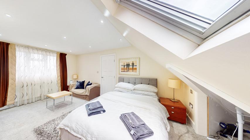 Modern Apartment Greenfield Gardens , London